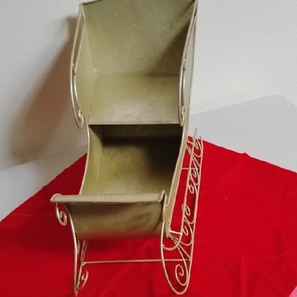 D- NWOT Gold Decorative Sleigh - Picture 5 of 10